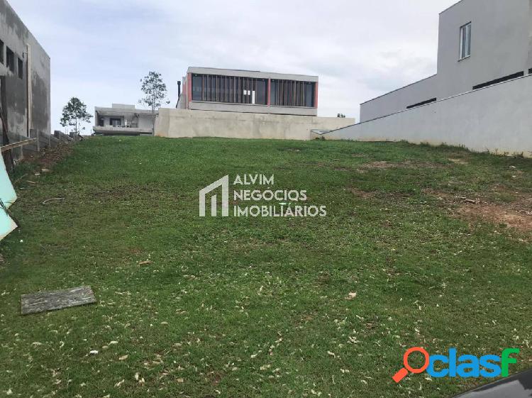 TERRENO DE 494 METROS COM LEVE ACLIVE NO ALPHAVILLE SJC -