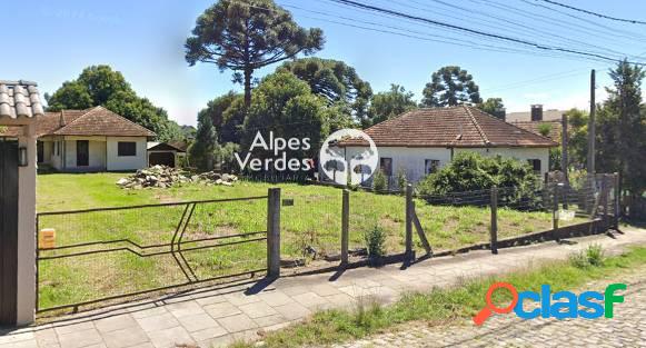 Aluga-se terreno com 1 casa para uso comercial em Canela a 8