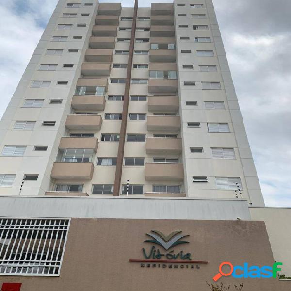 Apartamento Edifício Vitória completo em armários, sol da