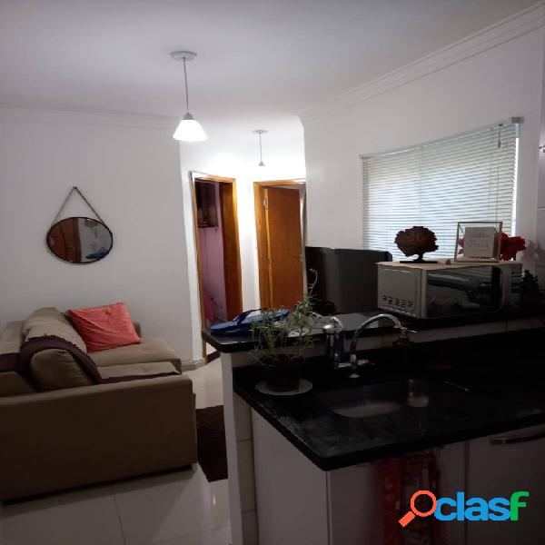 Apartamento com Quintal, 2 Dormitórios com Planejados,