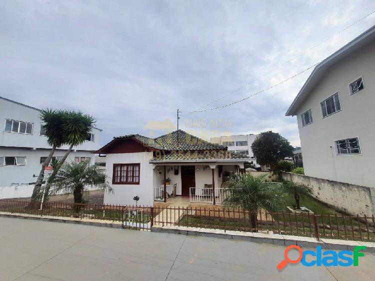 CASA COM TERRENO DE 842M² NA AVENIDA JK