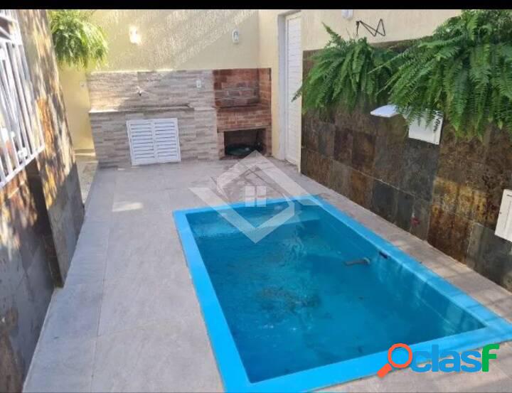 CASA DÚPLEX EM CONDOMÍNIO COM PISCINA NA FREGUESIA