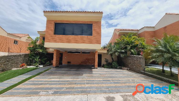 CASA QUINTA AMOBLADA EN EXCLUSIVO Y PRIVADO CONJUNTO EN