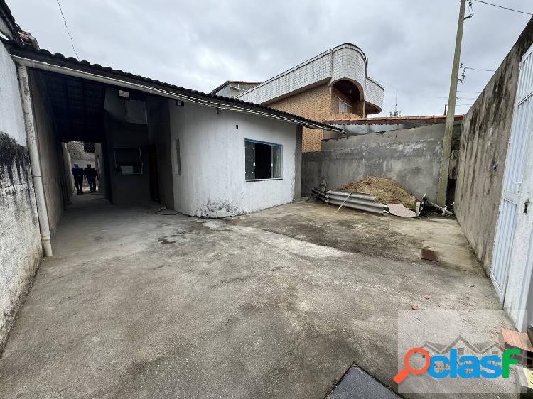 Casa Isolada na Guilhermina com 2 Dormitórios