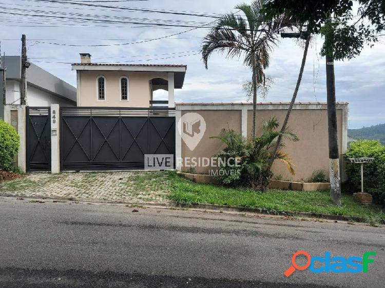 Casa a venda em Atibaia em excelente localização