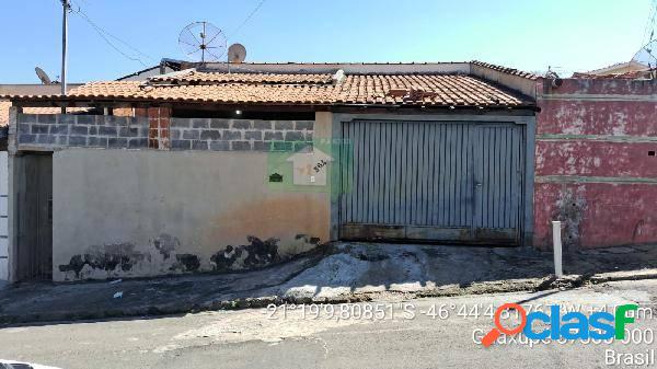 Casa com 2 quartos, 97m², à venda em Guaxupé