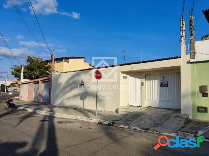 Casa com 3 quartos para venda em excelente localização,