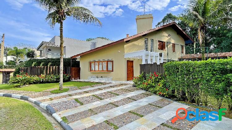 Casa com 4 dormitórios à venda, 271 m² por R$