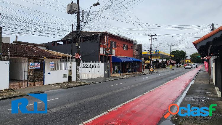 Casa em rua comercial proximo ao ASSAI em Caraguatatuba