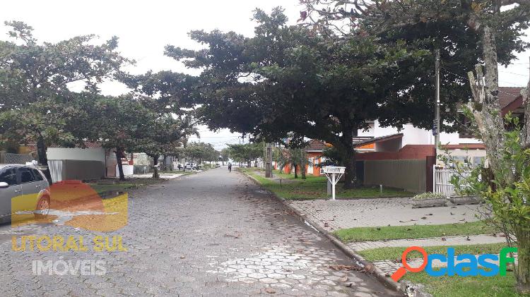 Casa geminada no Eliana
