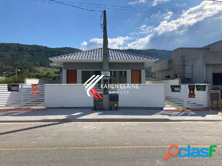 Casa geminada à venda com 2 dormitórios (1 suíte) no
