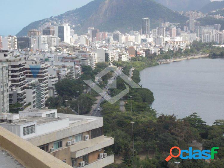 Luxo à Beira da Lagoa: Cobertura Duplex com 380 m2 em