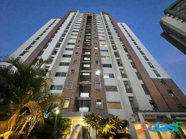 Se vende apartamento 91m2 Res. Alameda Urb. Los Mangos