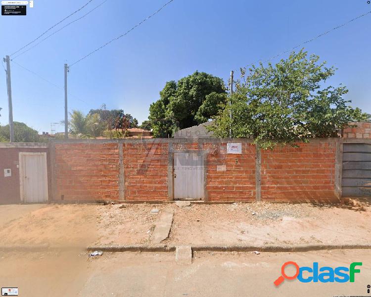 Vende-se casa com lote de 420m² (aproveita o lote)