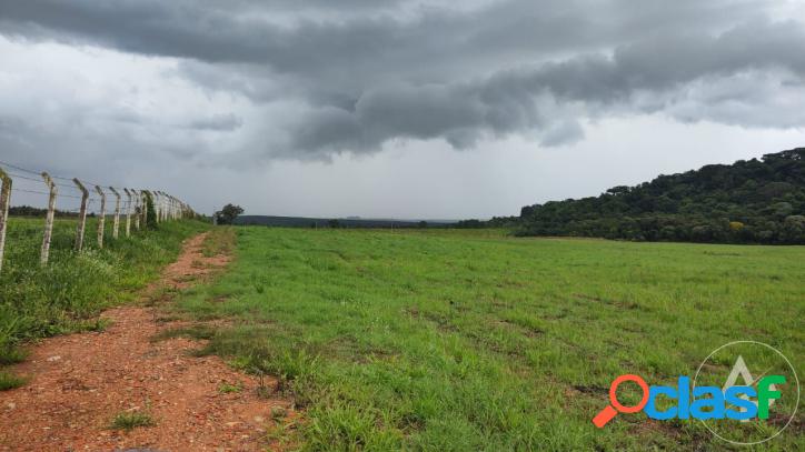 Área rural plana, a 15 minutos do Centro