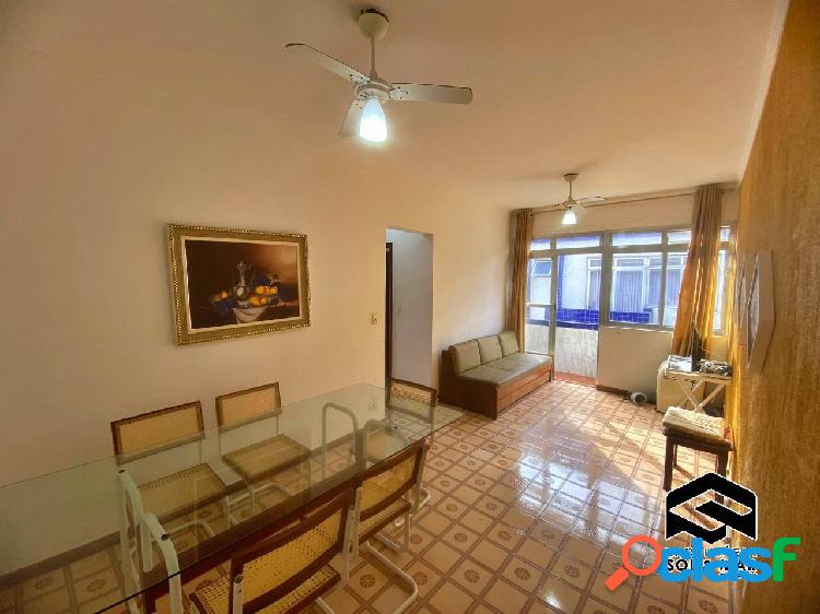 APARTAMENTO COM SACADA, 02 DORMITÓRIOS PRÓXIMO Á PRAIA!