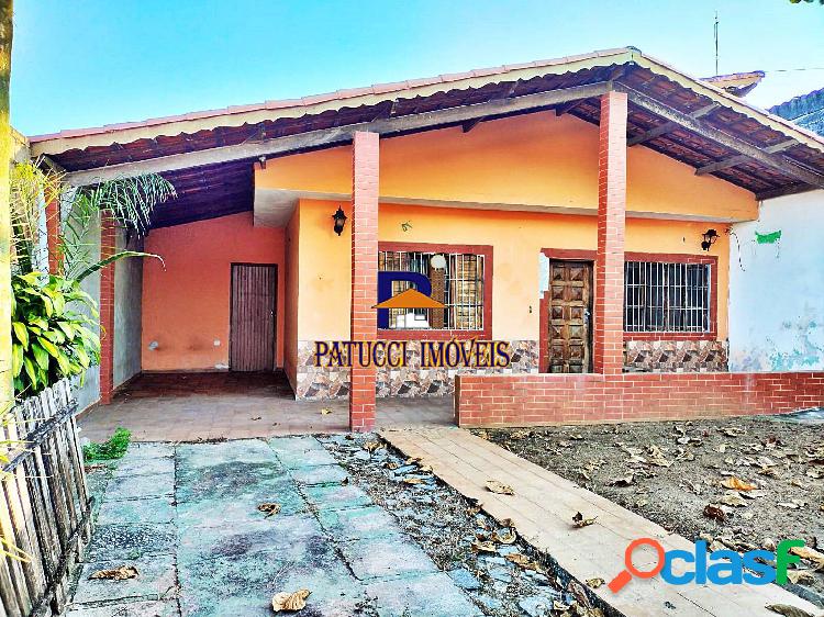 CASA COM 02 DORMITÓRIOS E EDÍCULA SUÍTE, PRÓXIMO AO MAR!