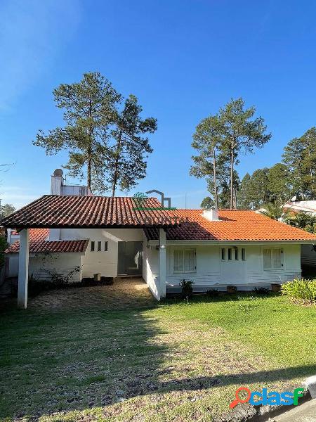 Casa térrea com mezanino em condomínio fechado no Km 23 da