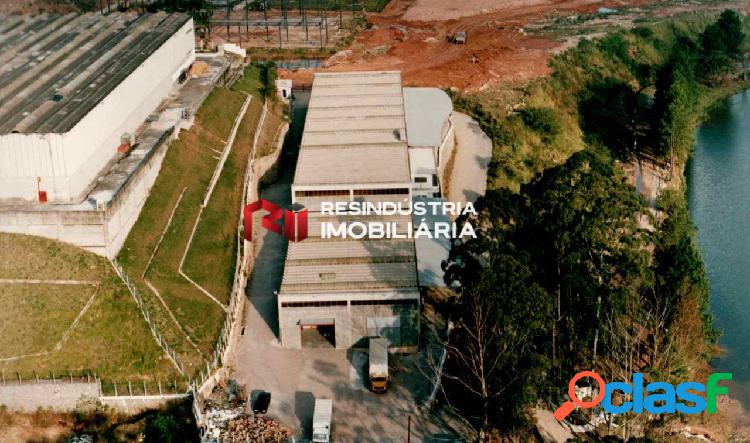 Galpão de 4.371 m² Locação e Venda em Osasco-SP.