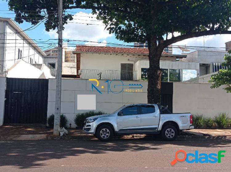 Sobrado a Venda em Zoneamento Comercial ZR 8 na Avenida na