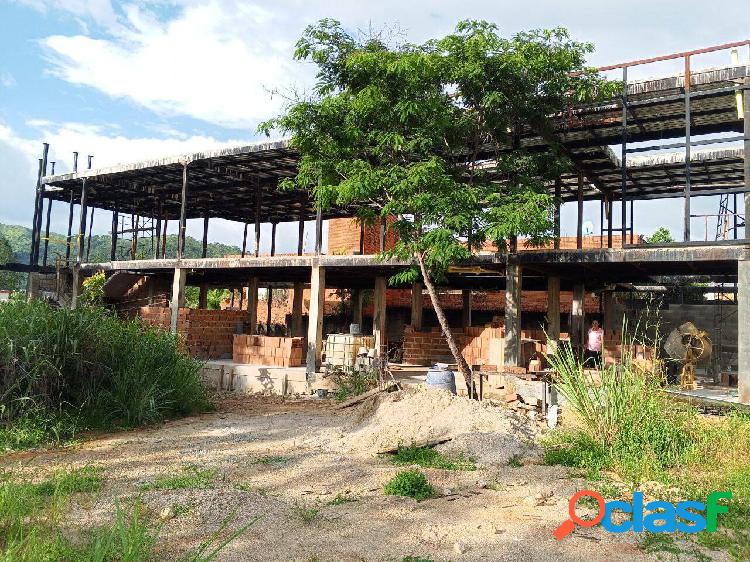 Terreno en venta con impresionante construcción de Casa.