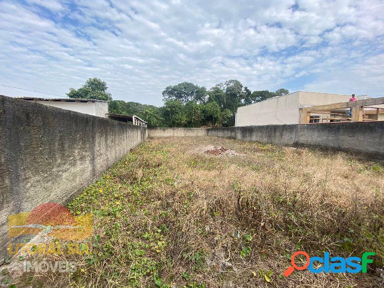 Terreno limpo e murado, 360m², 1,3 km da praia, bairro