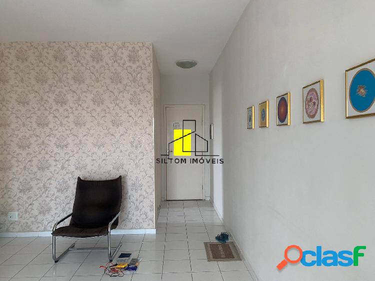 Apartamento Com Suíte e Sacada na Bosque Flamboyant em