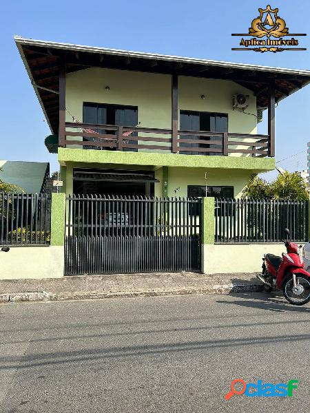 Casa 04 quartos no Centro de Navegantes a 200m do mar