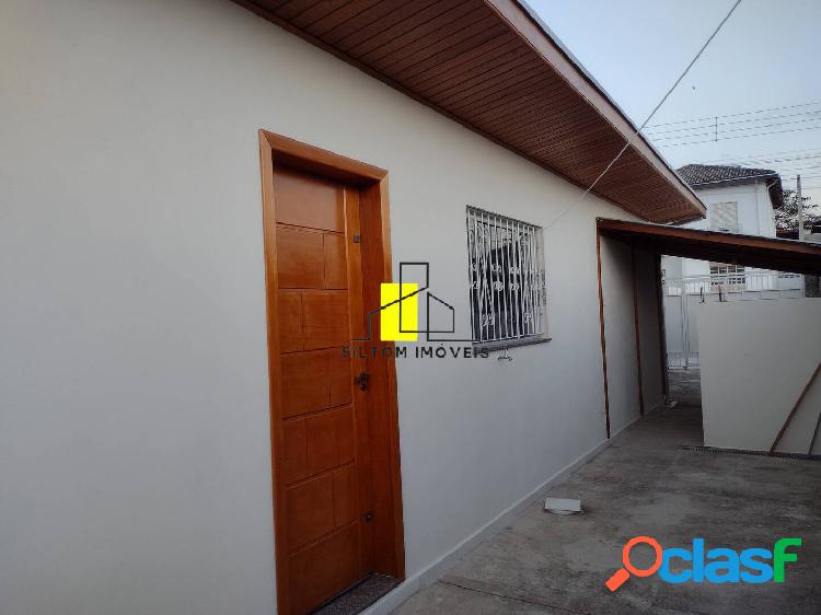 Excelente Casa com 1 Suíte e 2 Dormitórios no Bairro