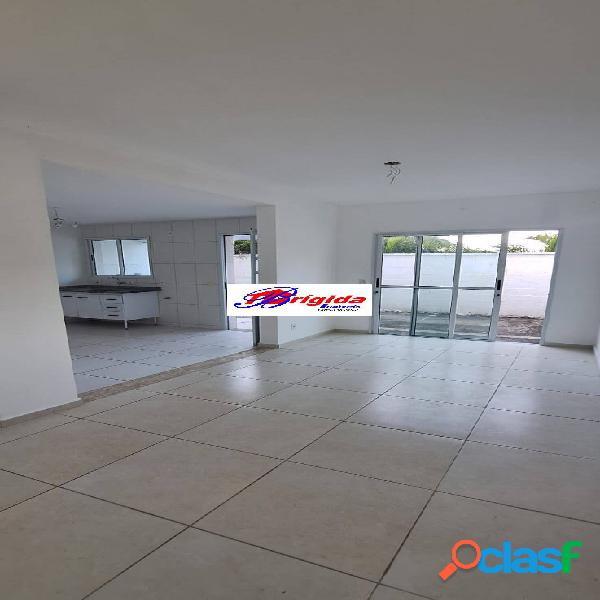 Excelente Oportunidade, Casa com 03 dor, Cond. San Paolo,