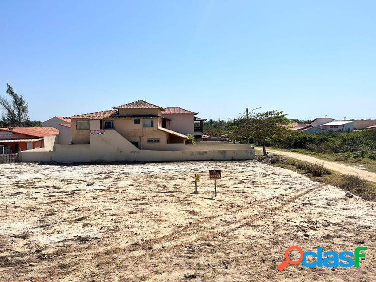 Excelente terreno de esquina em frente ao mar em Praia Seca