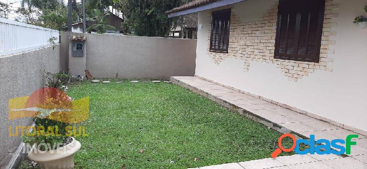 LINDA CASA, SOZINHA NO TERRENO, COM PISCINA