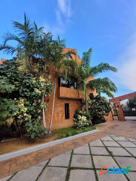 VENDO HERMOSO TOWNHOUSE DE 3 NIVELES EN TRIGAL NORTE CYPRES