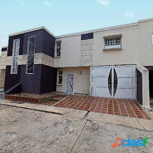 ALQUILER DE TOWNHOUSE EN SAN DIEGO, CONJ. PUEBLO VIEJO,