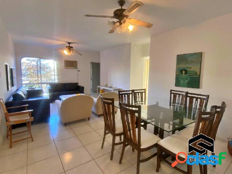 AMPLO APARTAMENTO 04 DORMITÓRIOS À 250M DO MAR COM