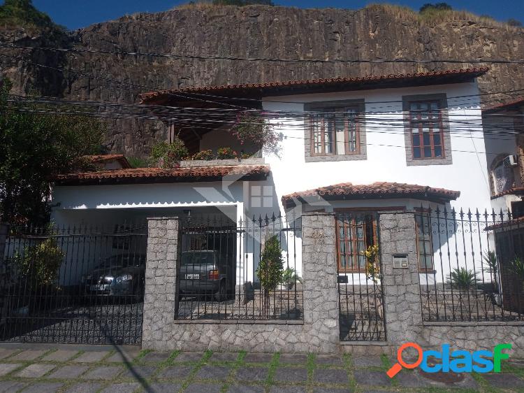 EXCELENTE CASA NO PECHINCHA COM 4 QUARTOS!