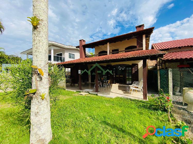 Sobrado com 3 dormitórios, 200,00m², à venda em Bal.