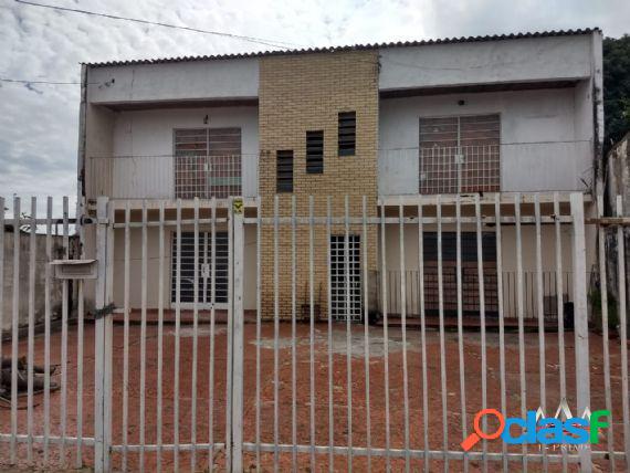 Vende-se Bloco com 4 Apartamentos no bairro Lixeira em