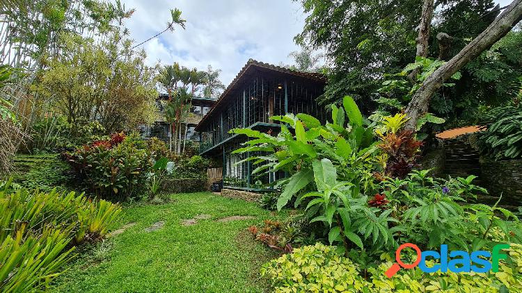 Villa en Guataparo Country Club con vista al campo de golf