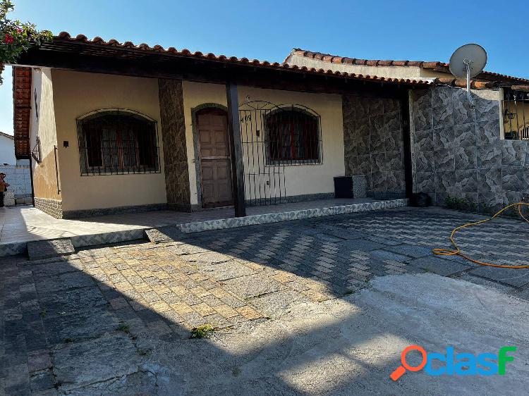 Ótima Casa, com Piscina, em Rua pavimentada