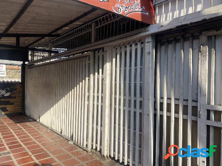 100 M2 ALQUILER DE LOCAL A PIE DE CALLE, AV BOLÍVAR 700$