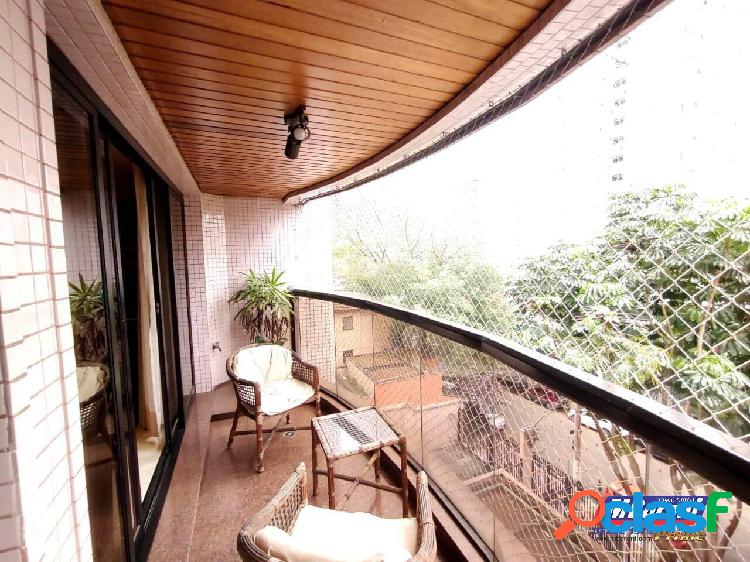 Apto à Venda em Moema, 3 suítes, 3 vagas, 156m²
