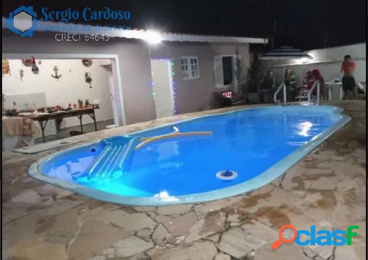 CASA COM PISCINA EM AMPLO TERRENO DE 402M²! 3 QUARTOS +