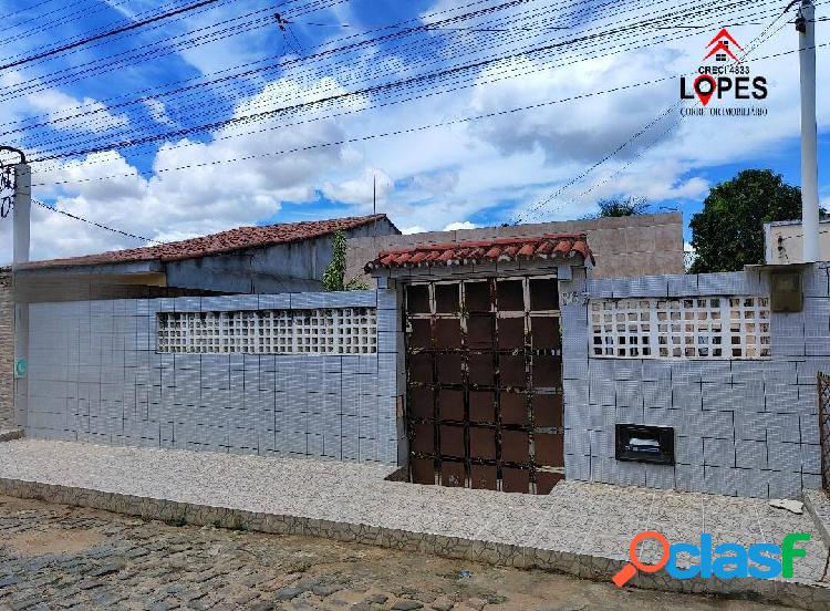 CASA NO BAIRRO NORDESTE COM EXCELENTE LOCALIZAÇÃO