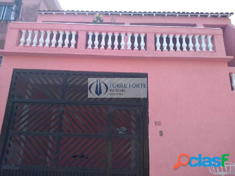 Casa Assobradada com 4 dormitórios, 1 suíte, 2 vagas de