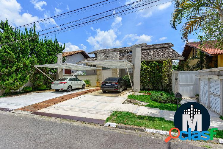 Casa à Venda com 4 Quartos, 419m², 4 Vagas em Carapicuíba