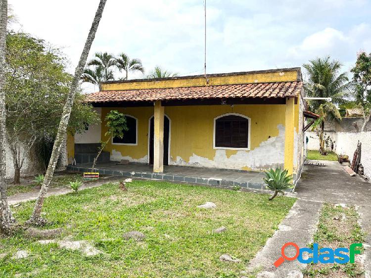 Casa linear com 02 quartos à venda no centro de Praia Seca