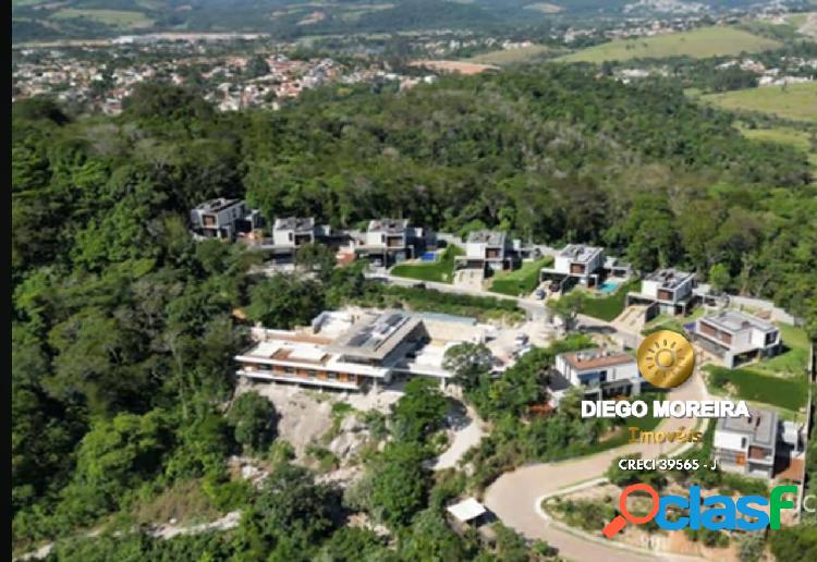 Casa moderna à venda em condomínio no centro de Atibaia-SP