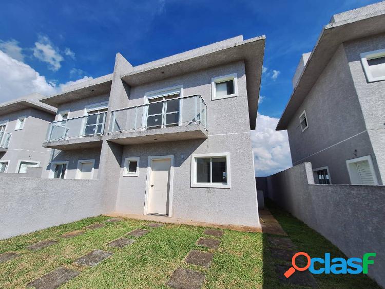 Casa pronta pra morar com 03 dormitórios, com quintal