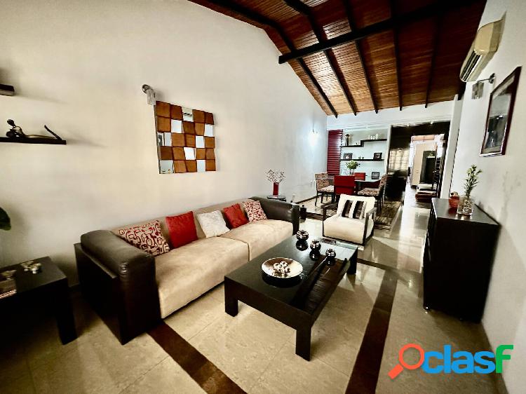 En Venta Impecable Townhouse en Valle de Oro -San Diego.